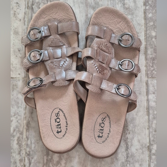 Taos Footwear Brown Sandals - Picture 1 of 5